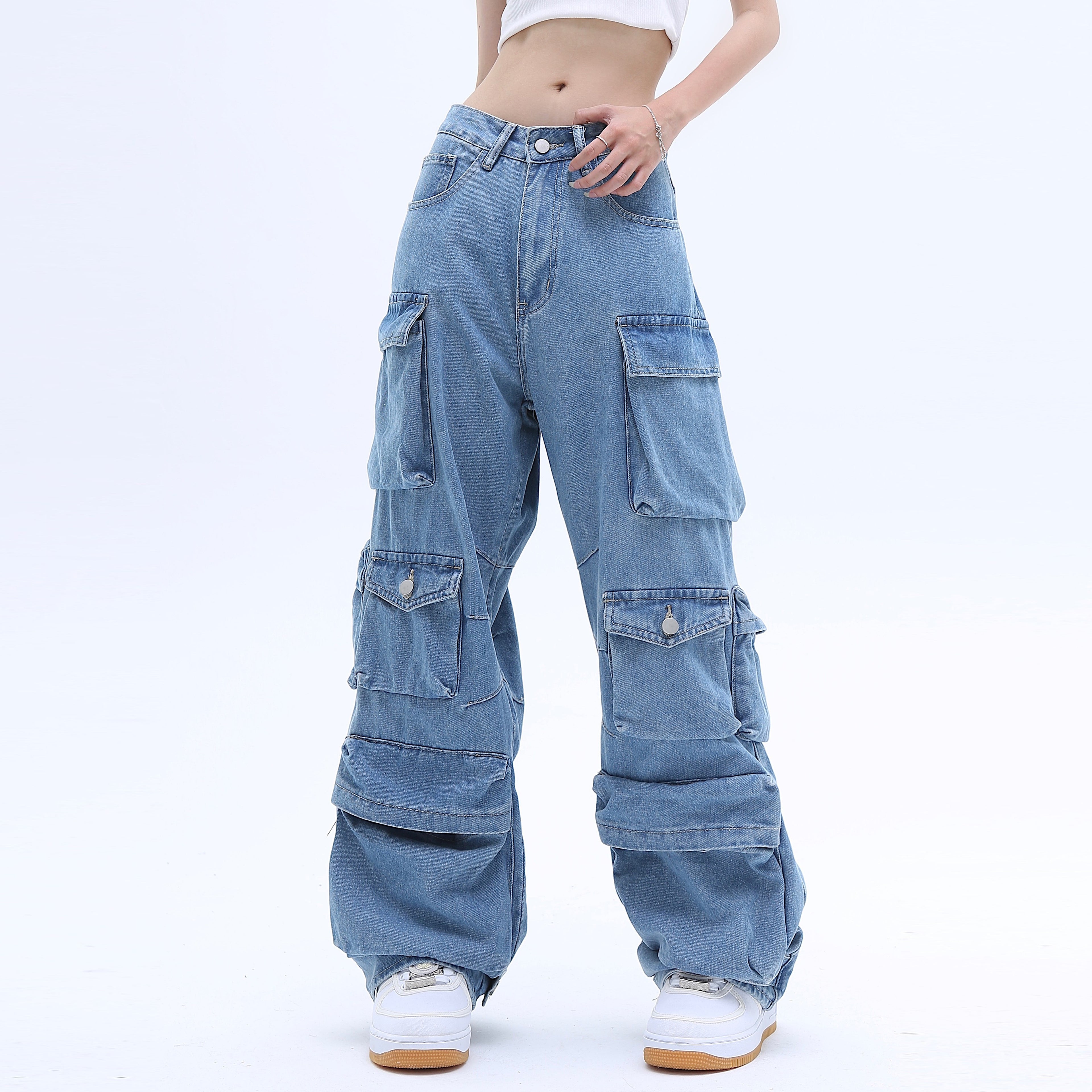 Jeans holgados estilo americano de calle alta con múltiples bolsillos y lavado desgastado.