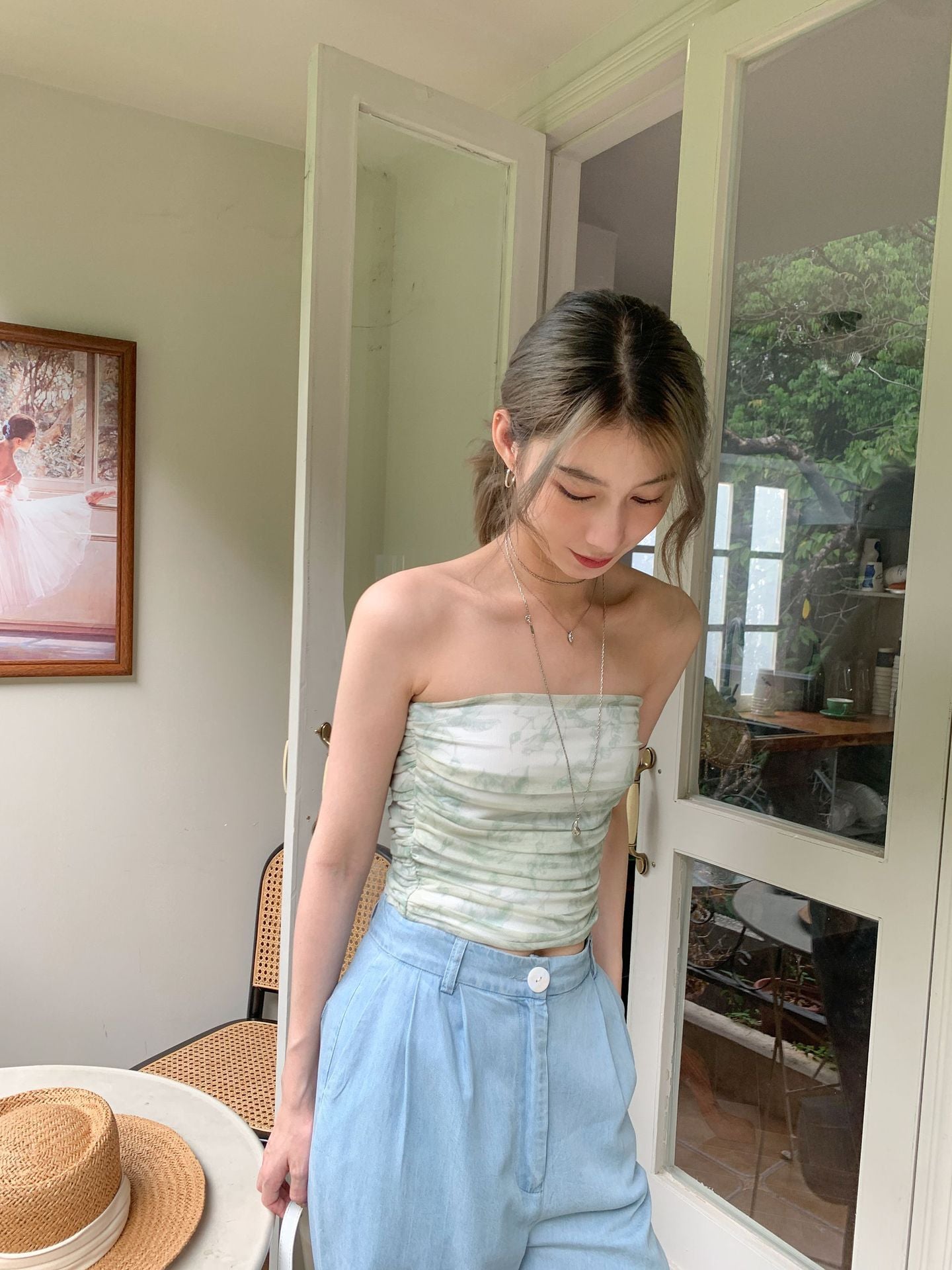 Top corto sin mangas para mujer.