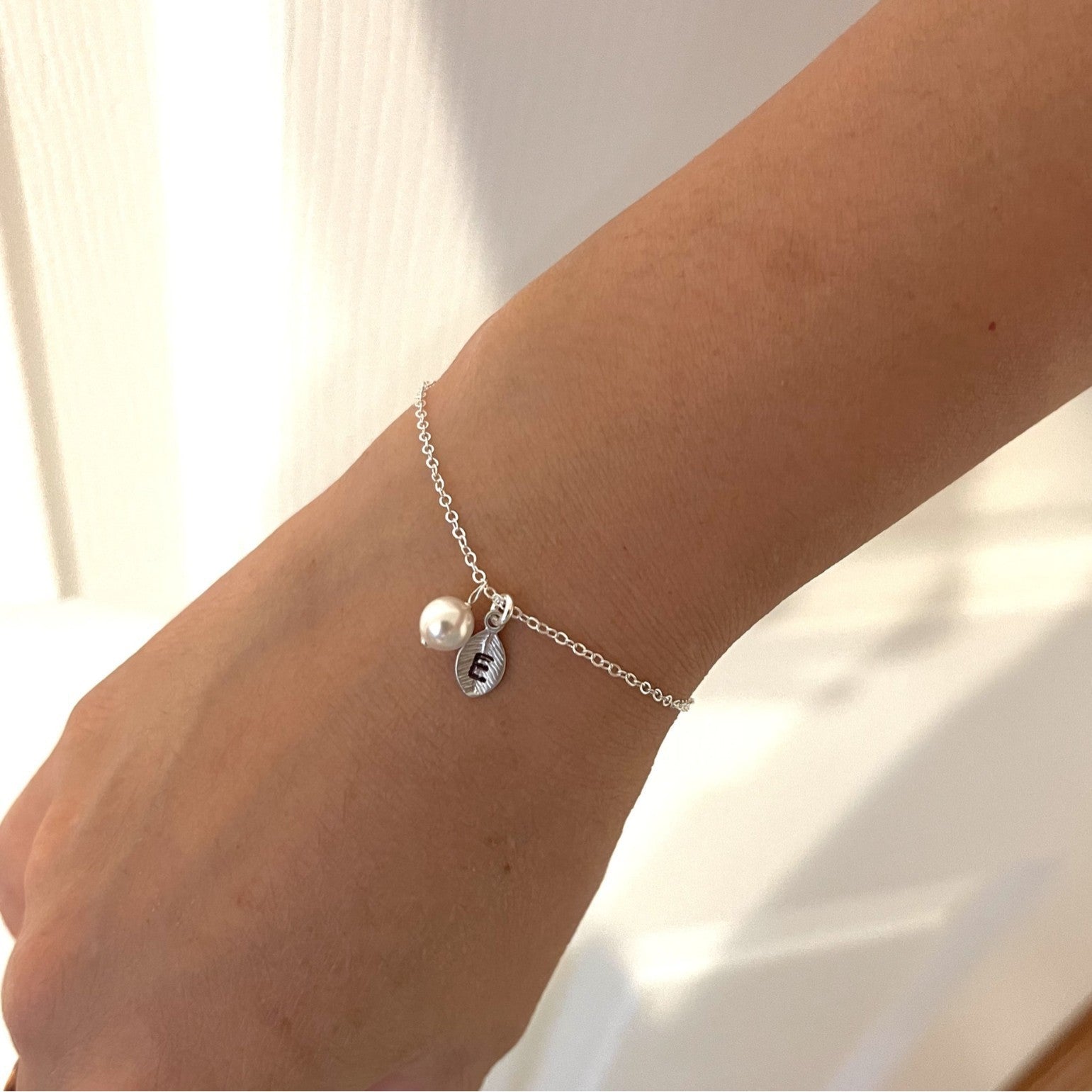 Pulsera de Moda con Letras – Joyas Exquisitas para Mujer