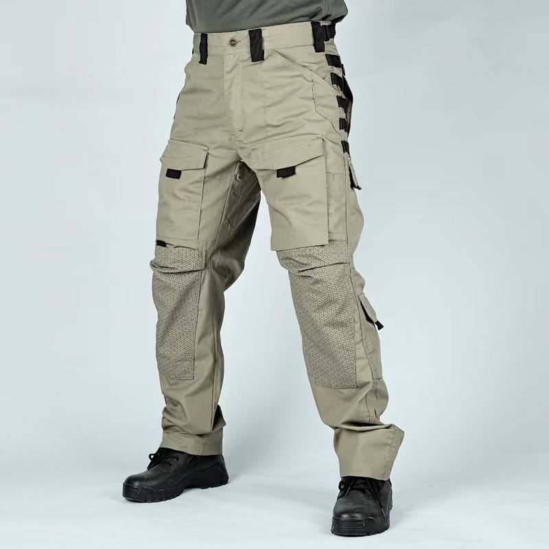 Pantalones camuflaje resistentes con bolsillos múltiples para entrenamiento y uso outdoor.