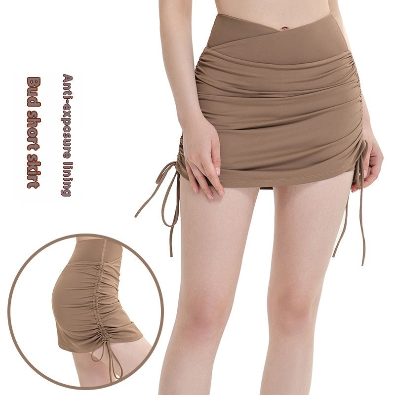 Falda deportiva corta con cordón y shorts integrados para mujer