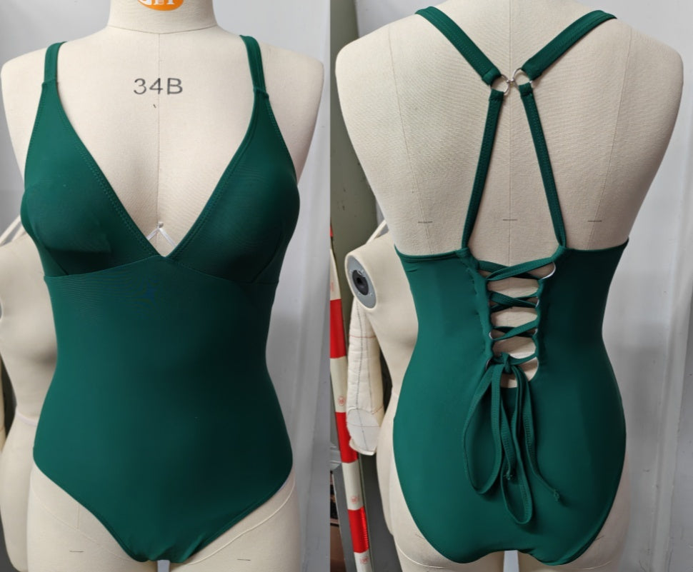 Traje de baño verde de una pieza