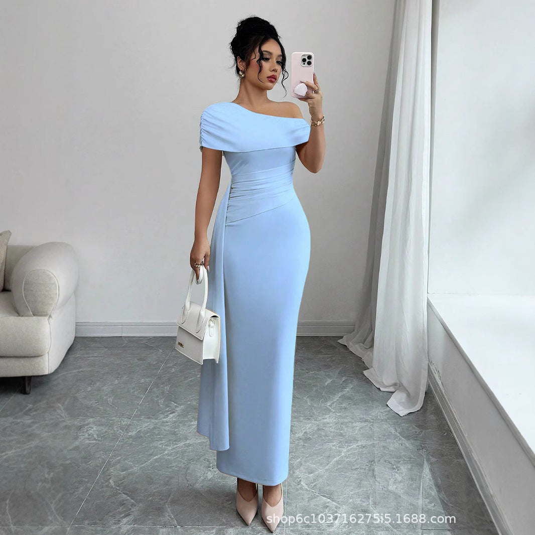 Vestido tubo sin tirantes y sin mangas de color sólido
