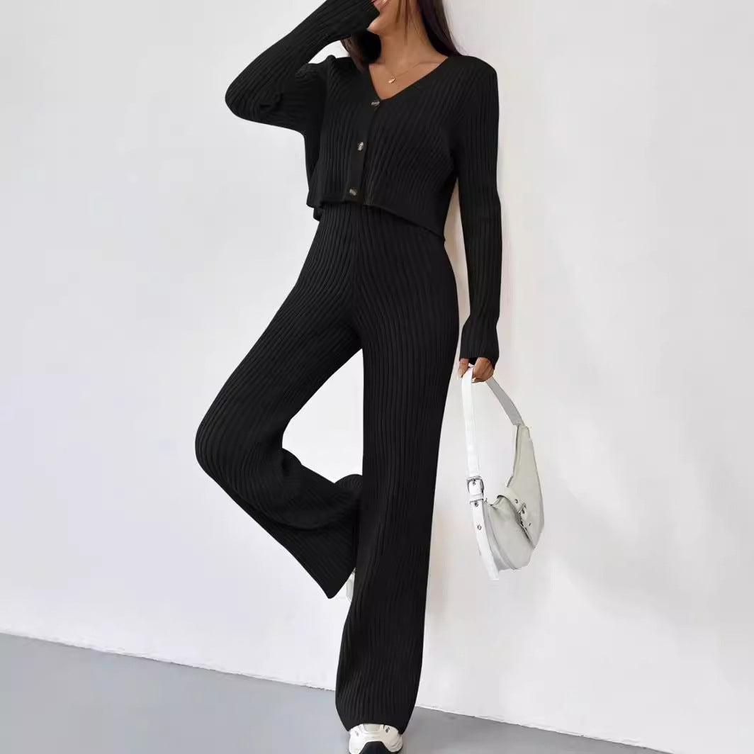 Conjunto de dos piezas para mujer en color sólido: cárdigan corto de punto con cuello en V y pantalones acampanados.
