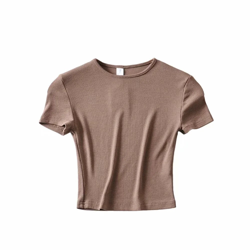 Camiseta básica ajustada de color sólido con cuello redondo