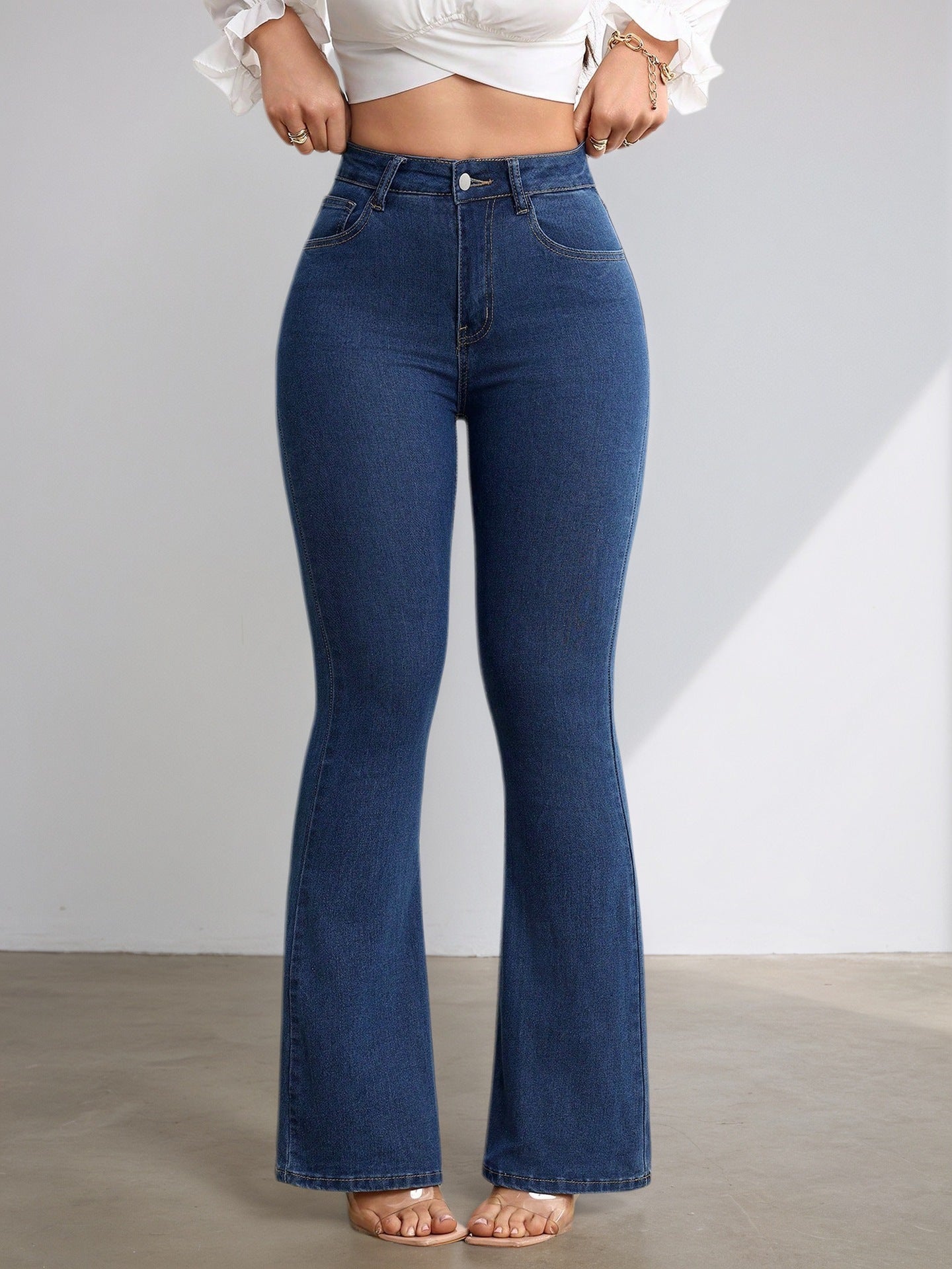 Jeans acampanados de cintura alta con elasticidad para mujer.