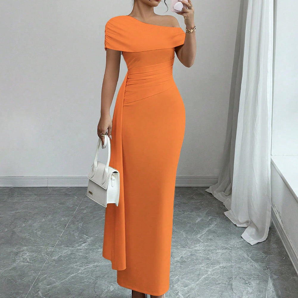 Vestido tubo sin tirantes y sin mangas de color sólido