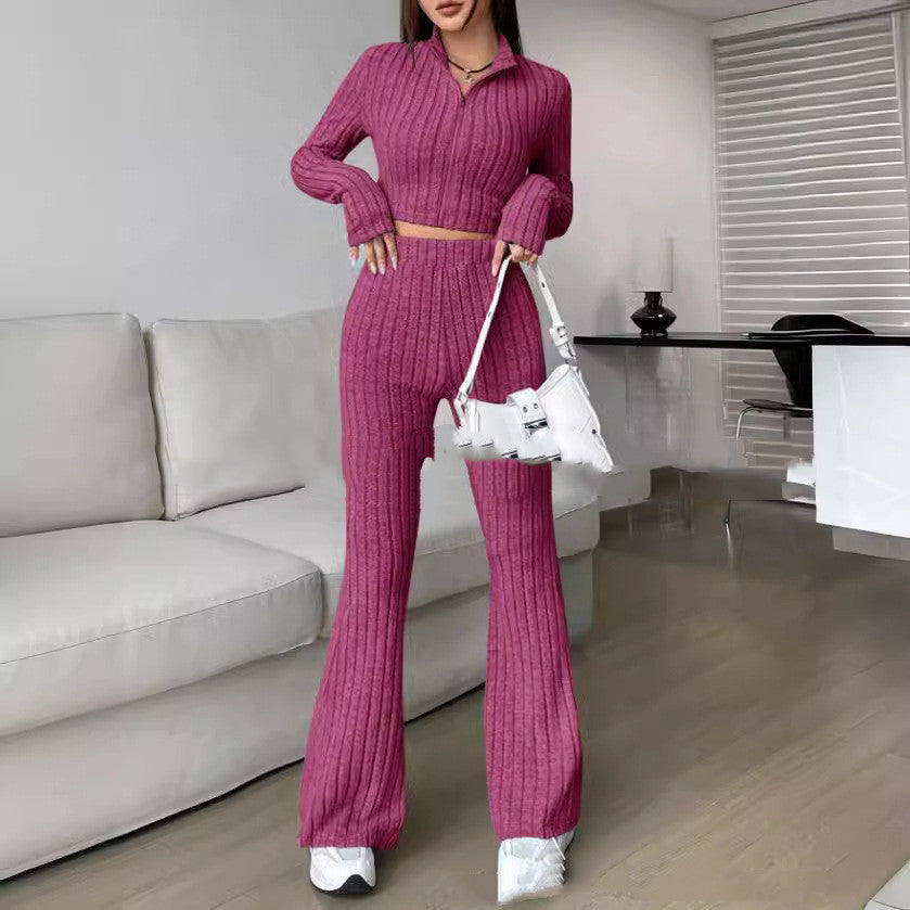Conjunto de pantalones de talle alto y pierna ancha con suéter de punto de color sólido, manga larga y cuello alto.