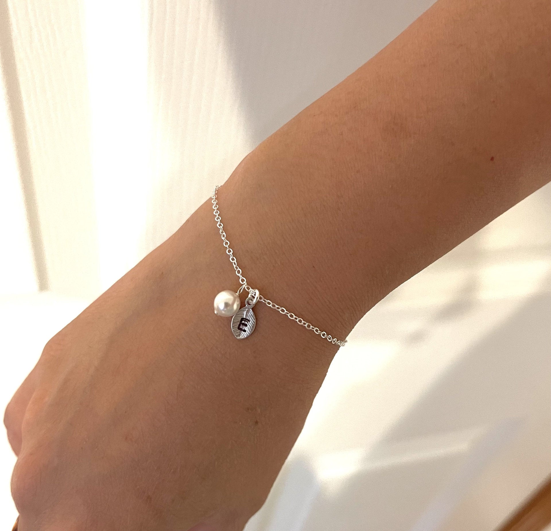 Pulsera de Moda con Letras – Joyas Exquisitas para Mujer