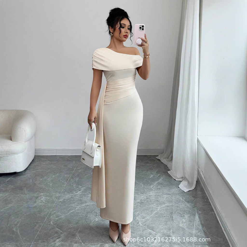Vestido tubo sin tirantes y sin mangas de color sólido