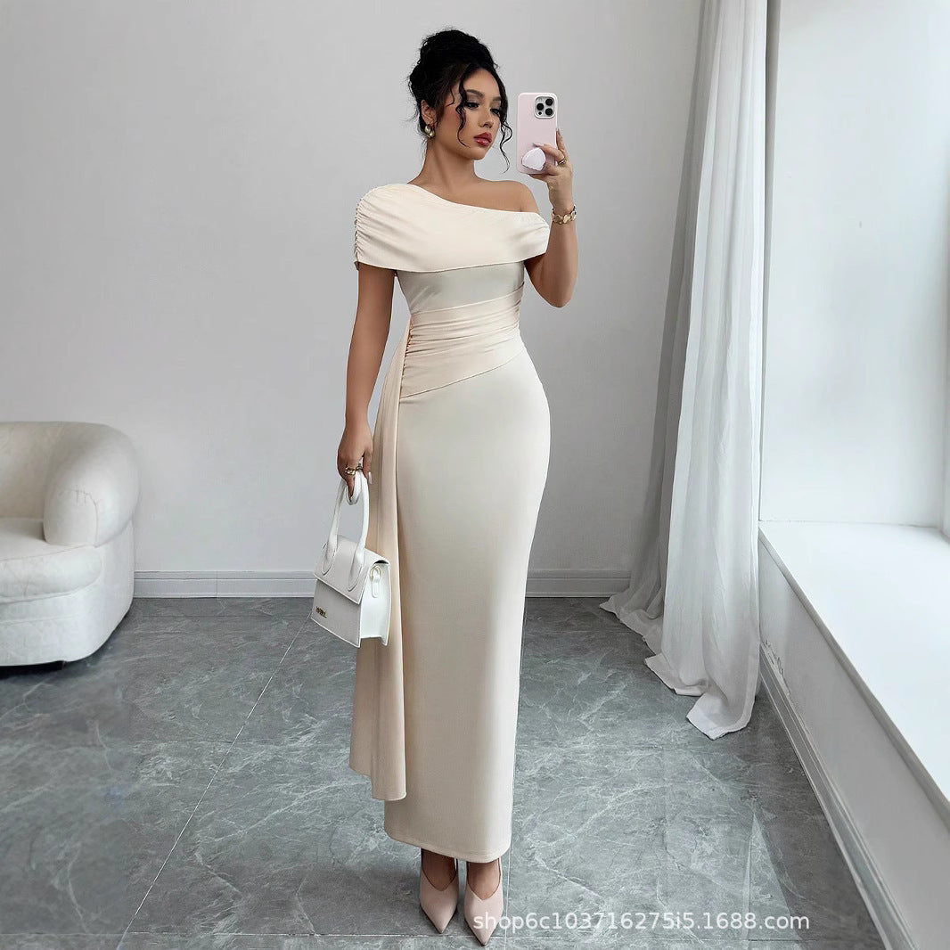 Vestido tubo sin tirantes y sin mangas de color sólido
