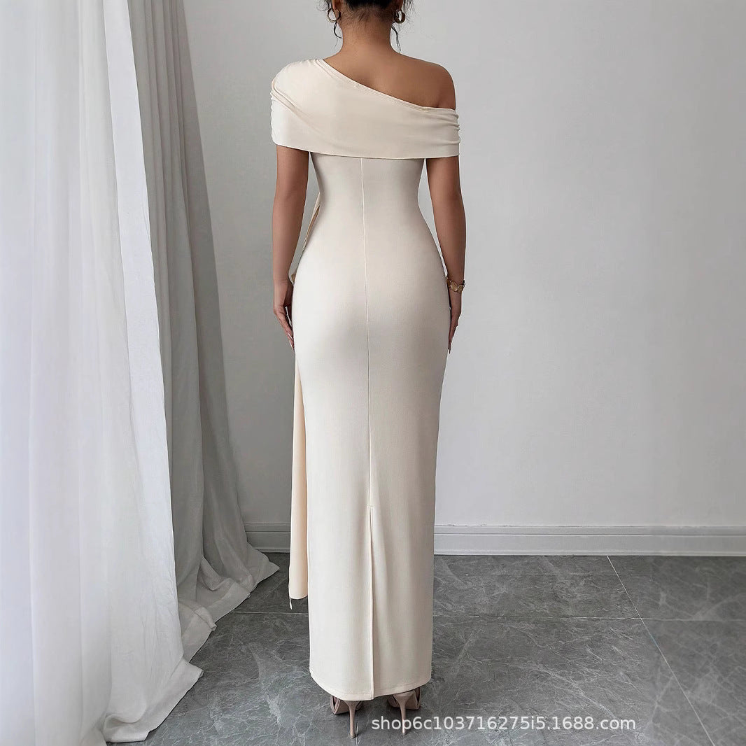 Vestido tubo sin tirantes y sin mangas de color sólido