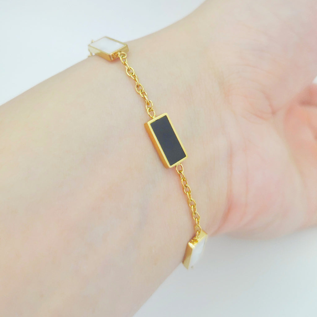 Adorno de Joyería Geométrico con Micro Incrustación de Circonia
