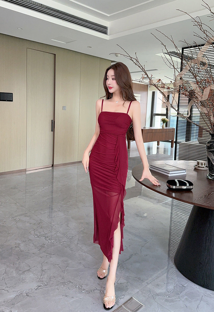 Vestido largo sexy con tirantes delgados y transparencias en la cadera