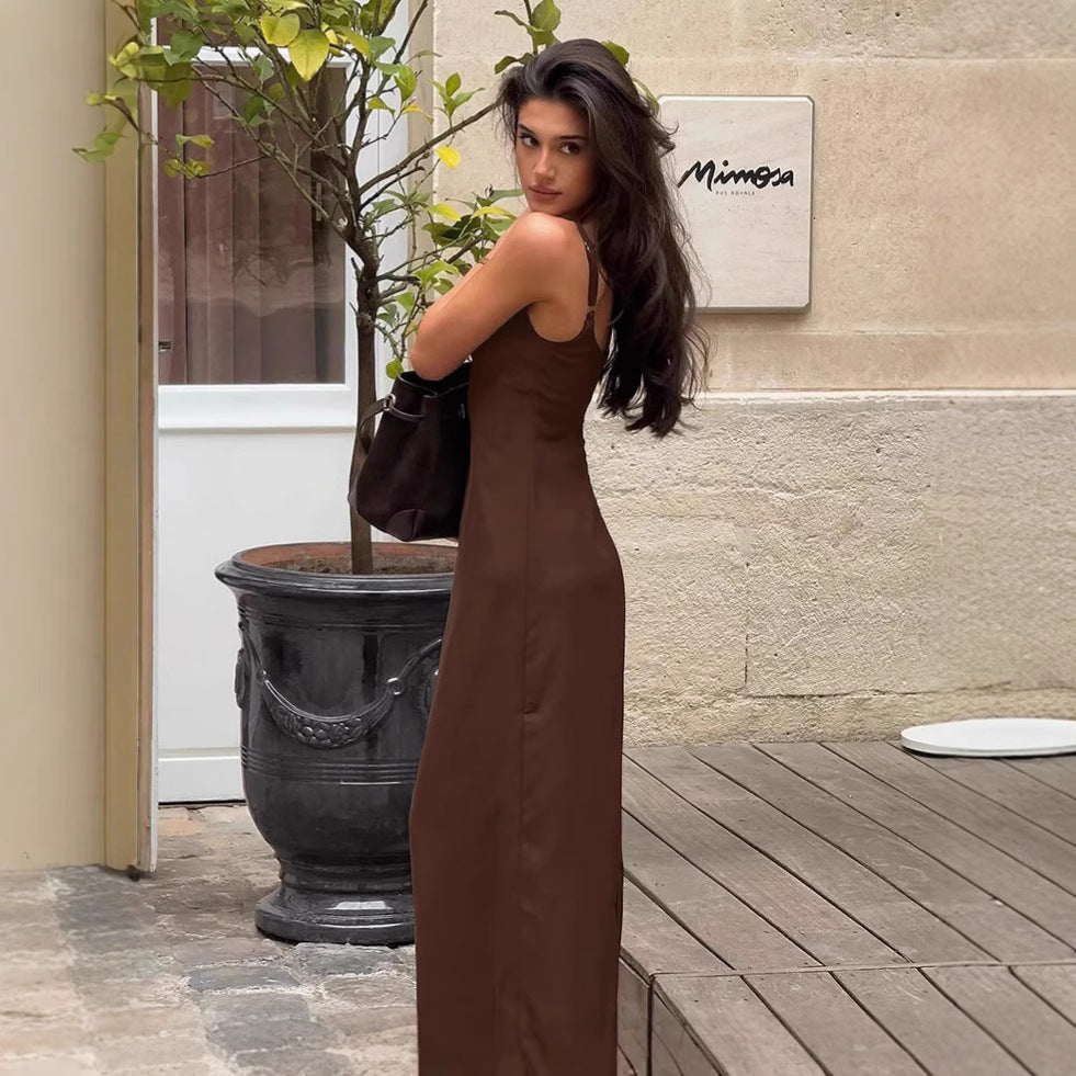 Vestido básico marrón tipo sling para mujer