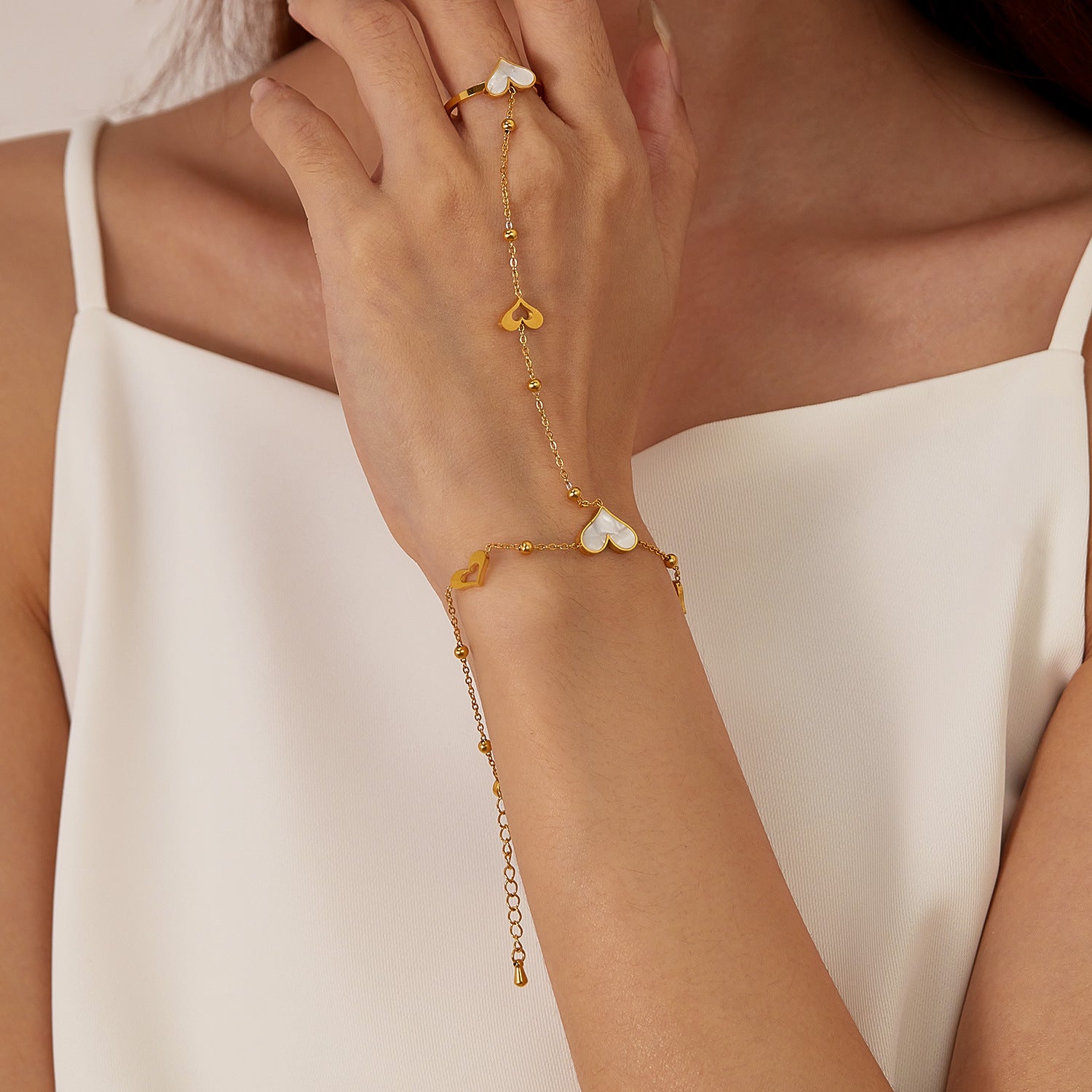 Pulsera Brazalete de Acero Inoxidable con Diseño de Corazón