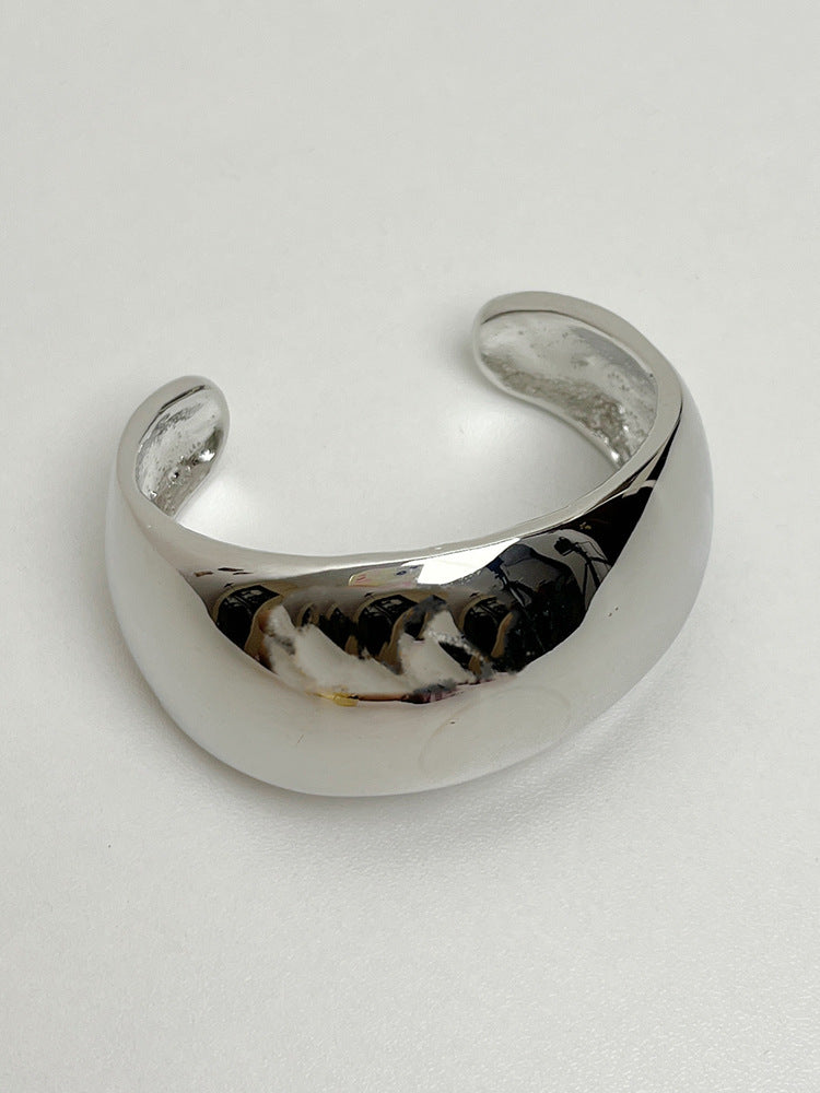 Brazalete Curvo de Acabado Pulido