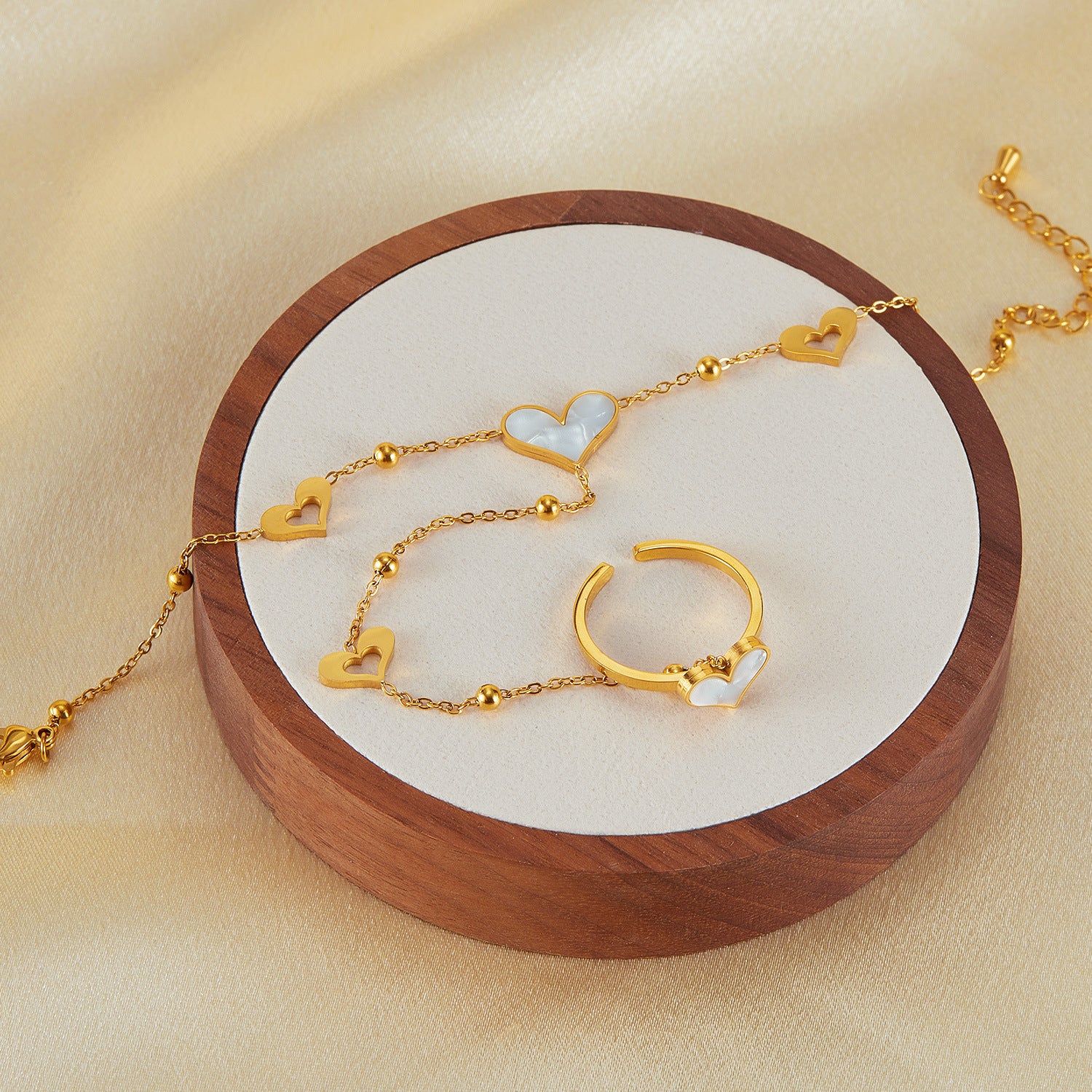 Pulsera Brazalete de Acero Inoxidable con Diseño de Corazón