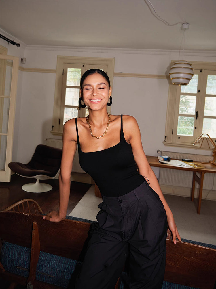 Top Deportivo con Soporte Invisible y Cuello Cuadrado