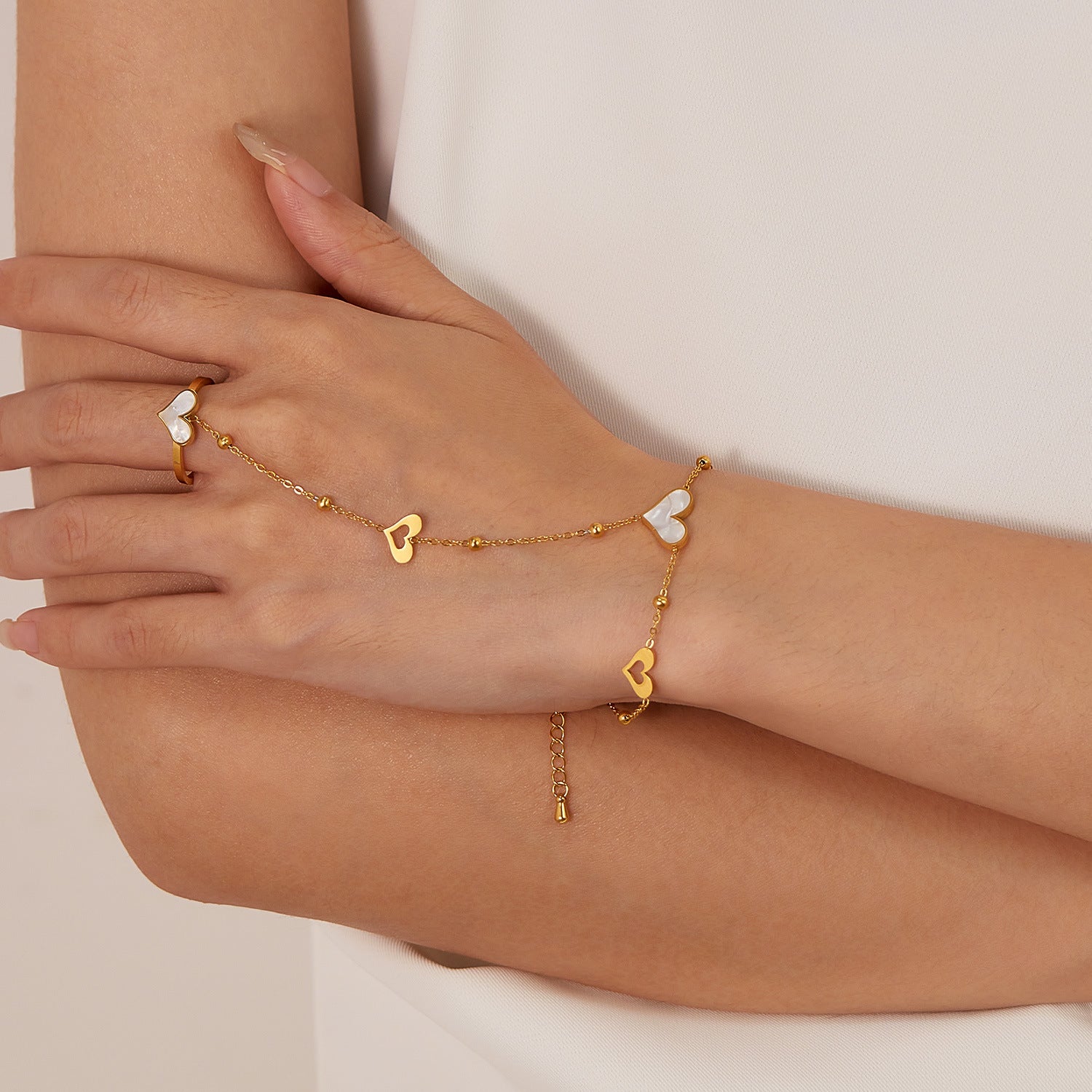 Pulsera Brazalete de Acero Inoxidable con Diseño de Corazón