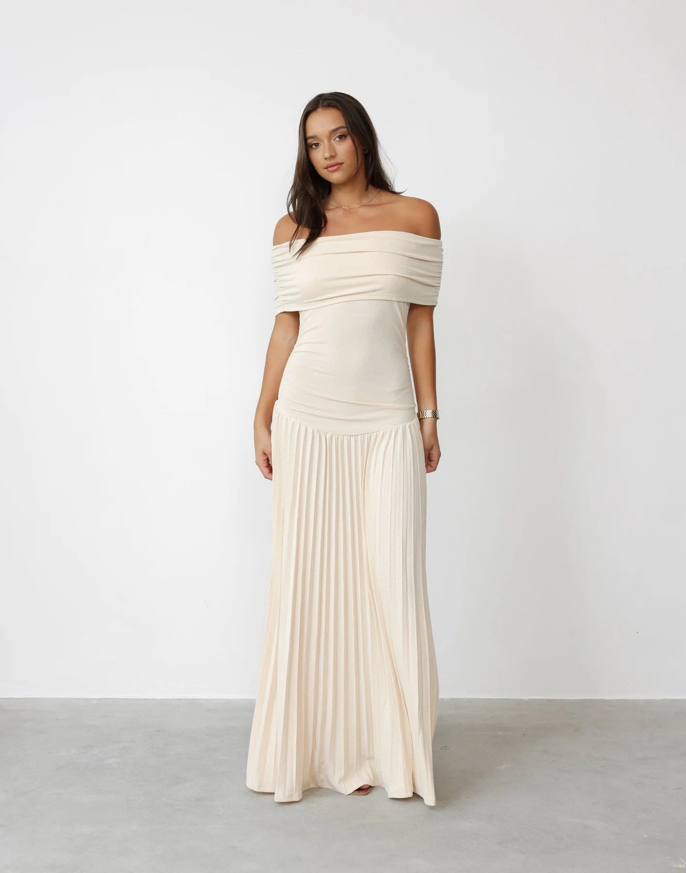 Vestido Versátil con Pliegues y Escote caído