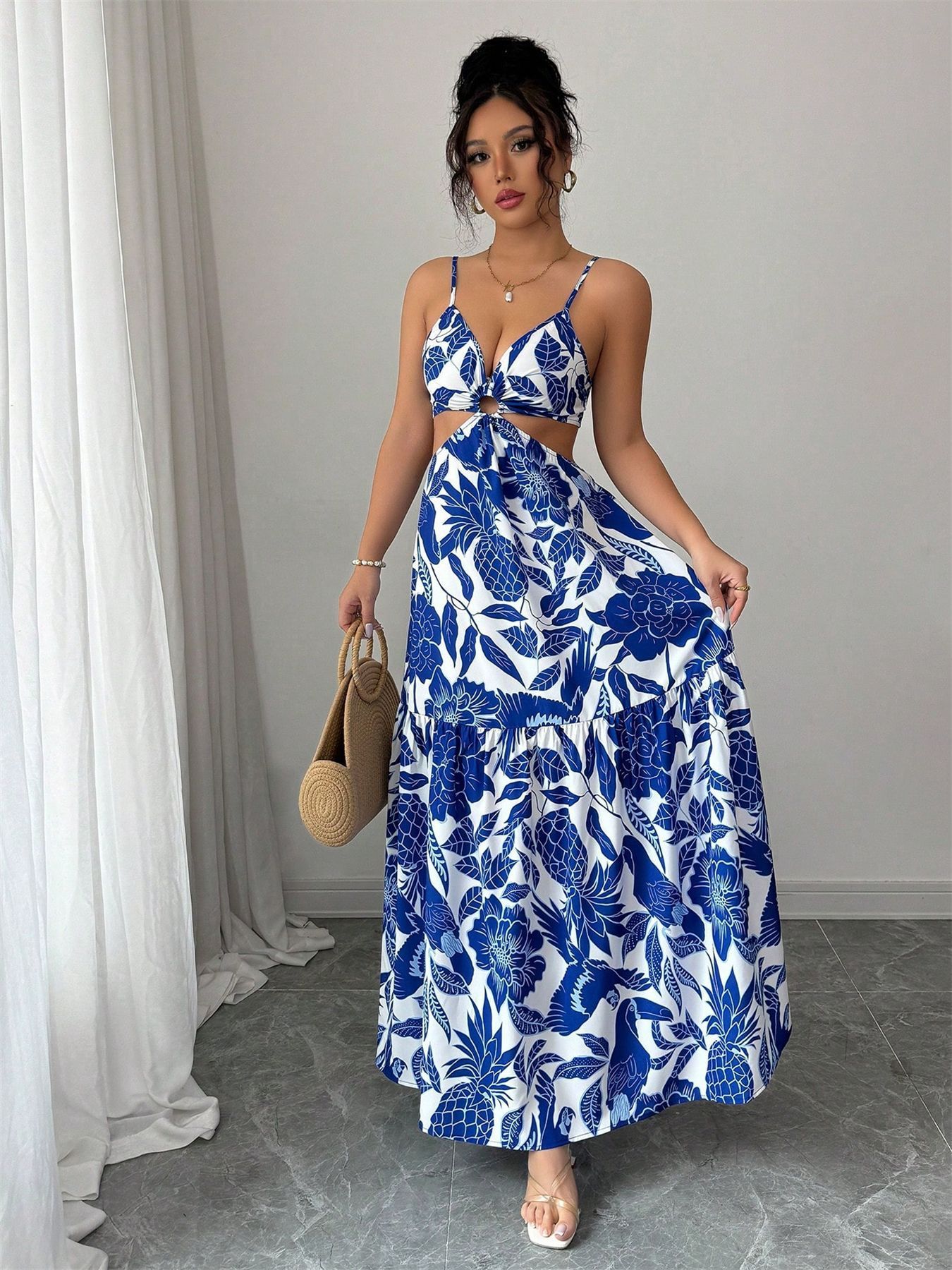 Vestido Elegante de Verano con Estampado y Cuello Halter