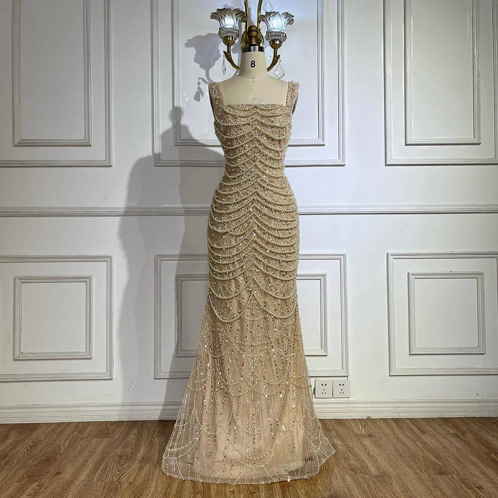 Vestido Elegante Nude con Tirantes – Lujo Ligero con Perlas