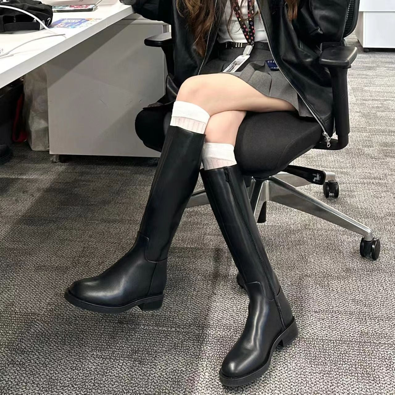 Botas Biker Largas para Mujer con Punta Redonda, Cremallera Lateral y Forro de Borrega