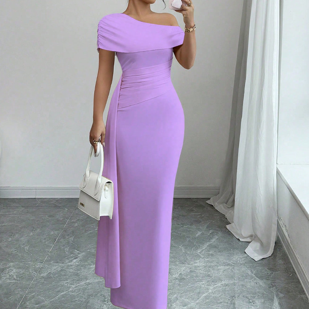 Vestido tubo sin tirantes y sin mangas de color sólido