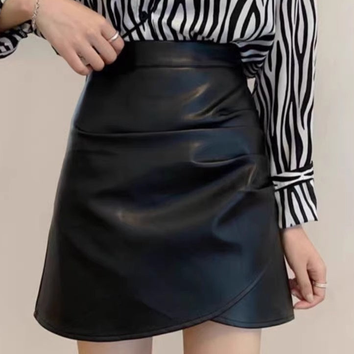 Falda corta de cuero pequeño negra para mujer
