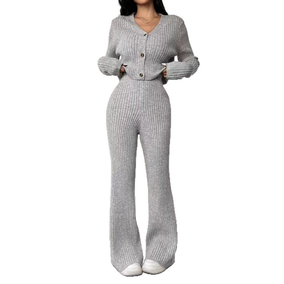 Conjunto de dos piezas para mujer en color sólido: cárdigan corto de punto con cuello en V y pantalones acampanados.