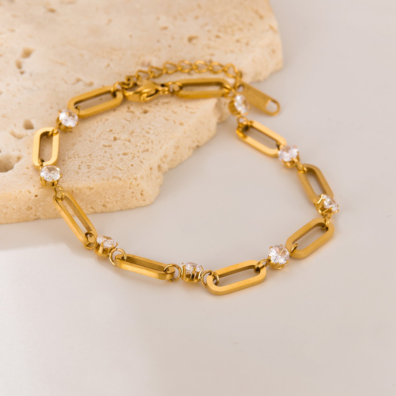 Pulsera Minimalista de Acero Inoxidable – Estilo Europeo INS