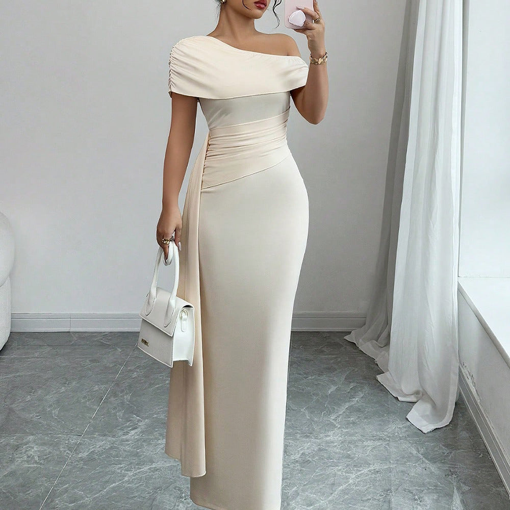 Vestido tubo sin tirantes y sin mangas de color sólido